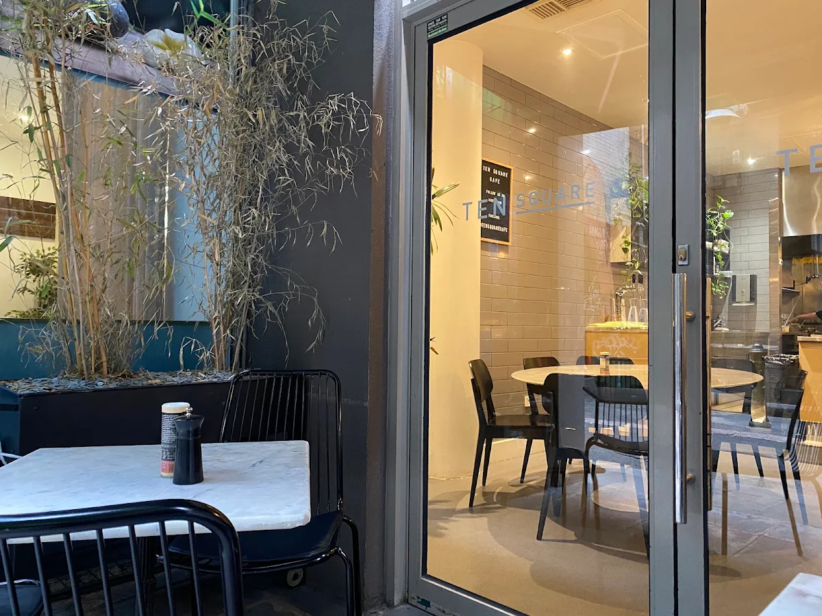 Vibe, Ten Square Cafe