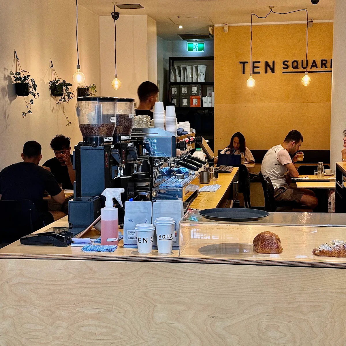 Vibe, Ten Square Cafe