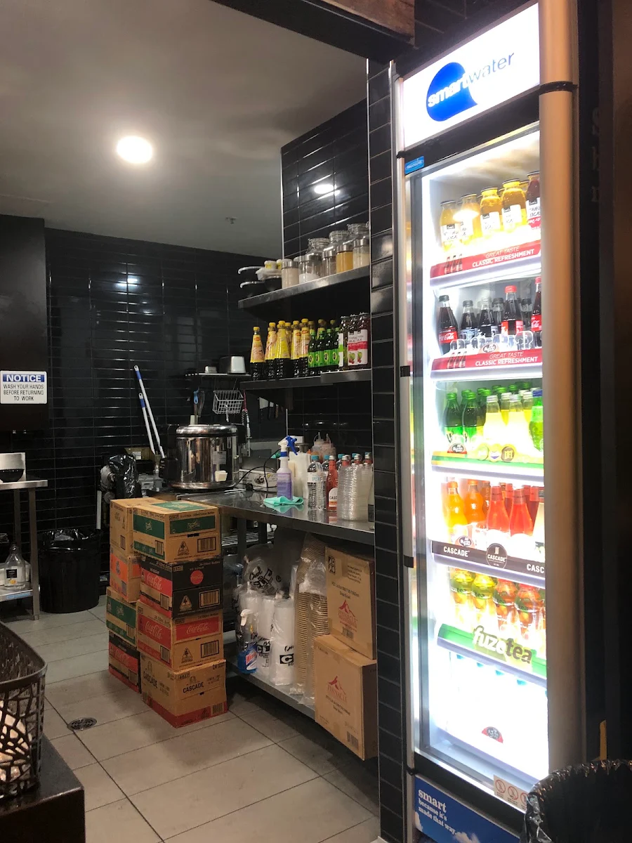 Vibe, Thai Hutt