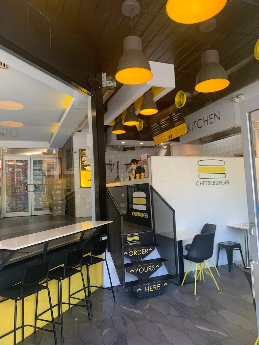 Vibe, Cheeseburger Adelaide