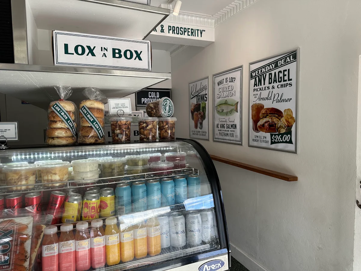 Vibe, Lox In A Box Coogee