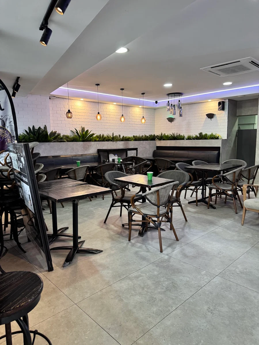 Vibe, Affiniti Cafe