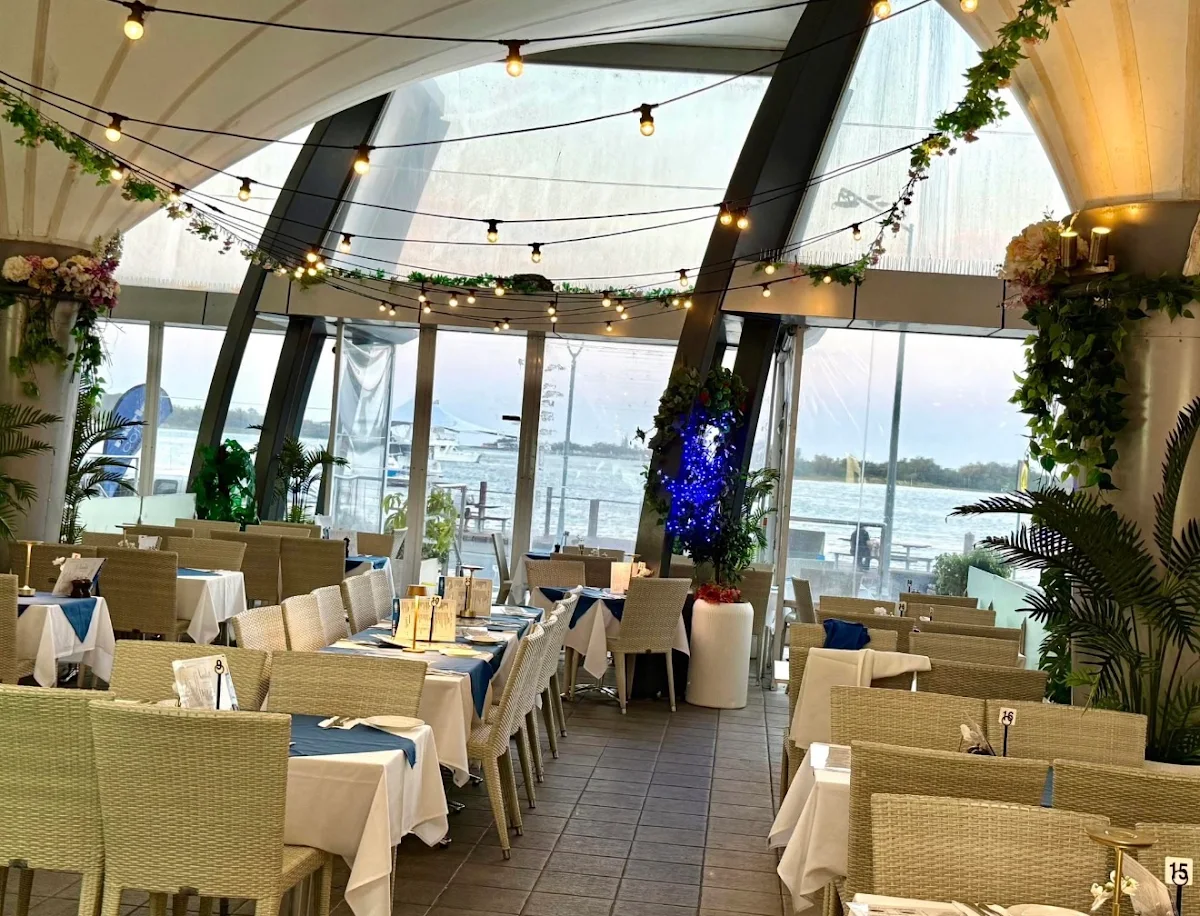 Vibe, Sea and shore restaurant