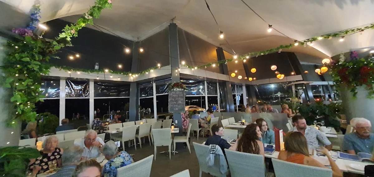 Vibe, Sea and shore restaurant