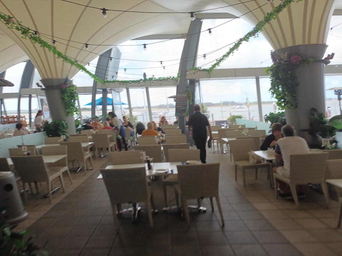 Vibe, Sea and shore restaurant