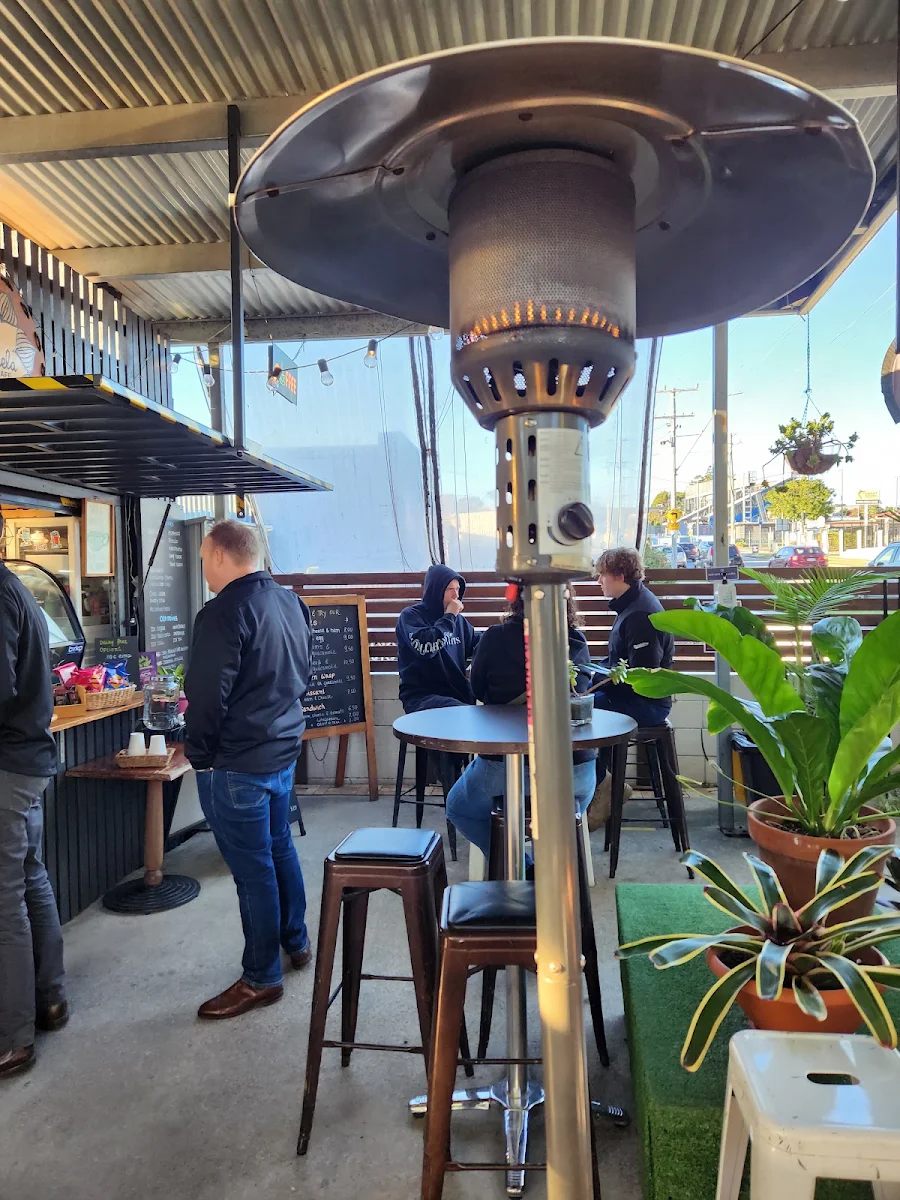 Vibe, Canela Cafe