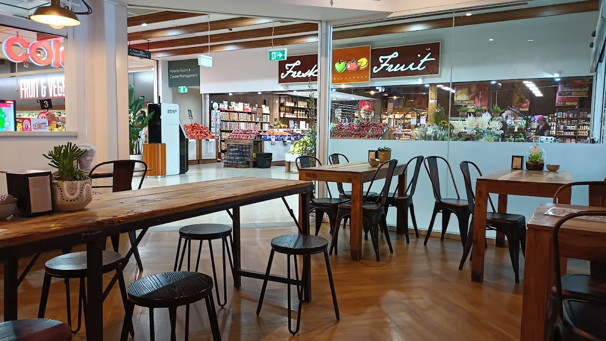 Vibe, Pomegranate Cafe & Eatery