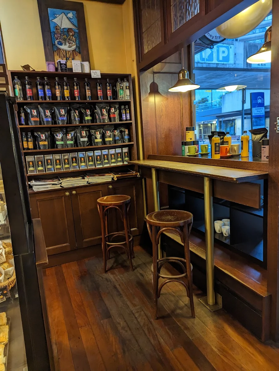 Vibe, Sugar 'N Spice Cafe