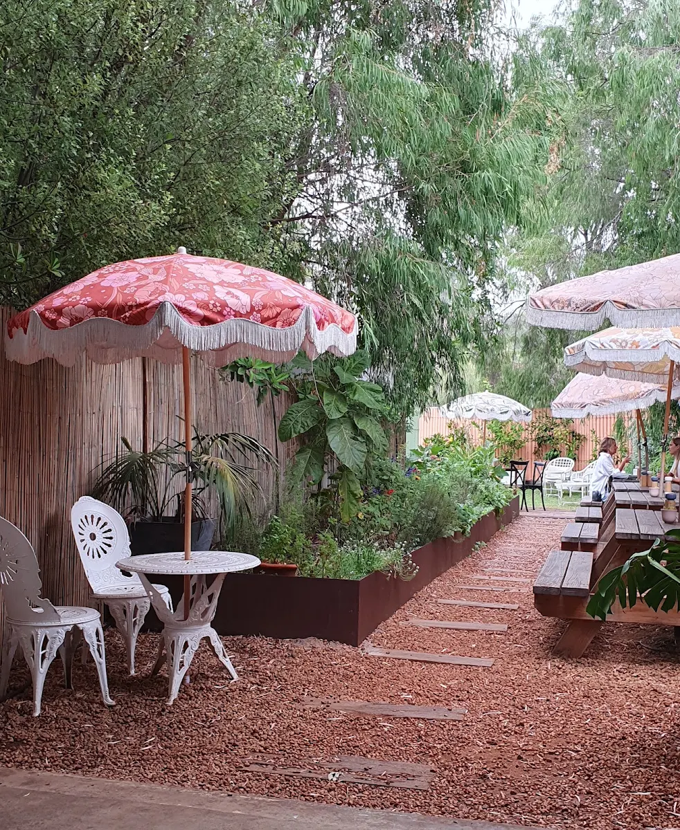 Vibe, Little Iris Cafe