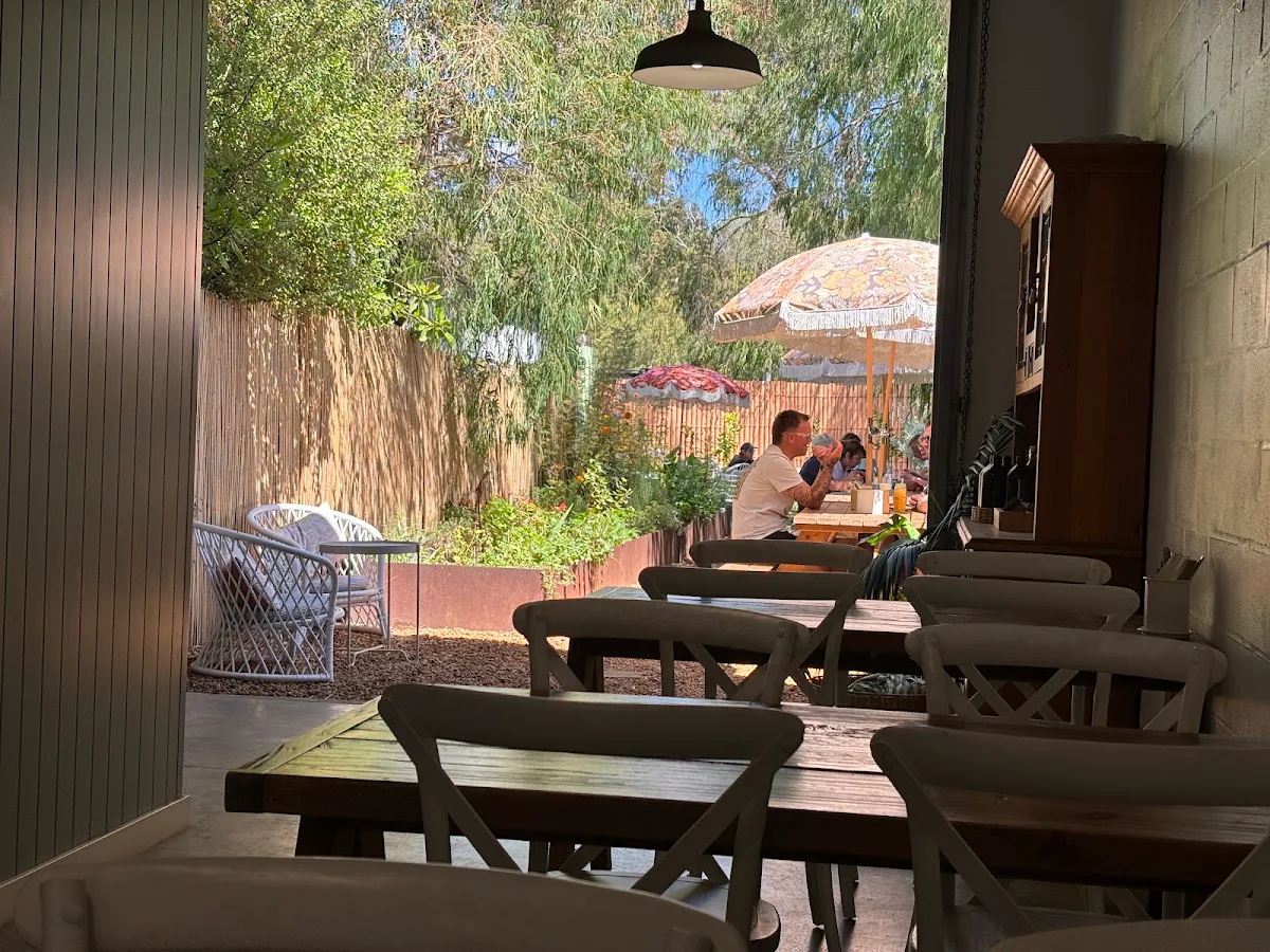 Vibe, Little Iris Cafe