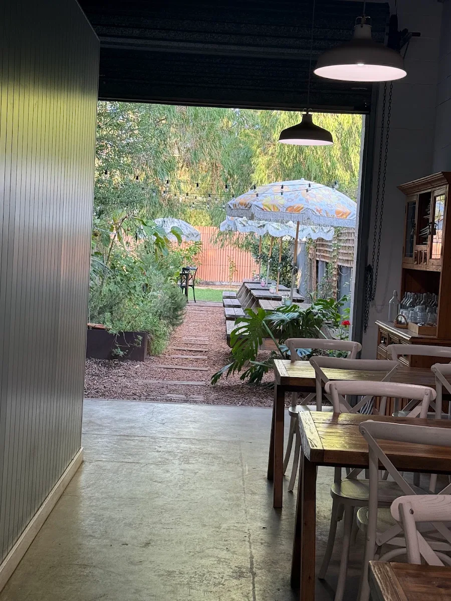 Vibe, Little Iris Cafe