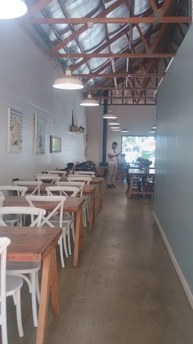 Vibe, Little Iris Cafe