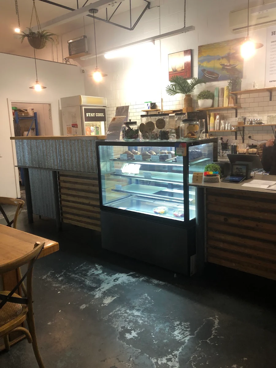 Vibe, Cozy Cubz Cafe