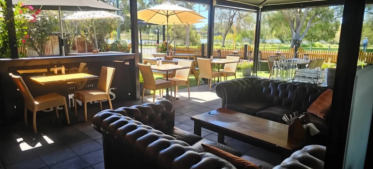 Vibe, Jackadders Restaurant