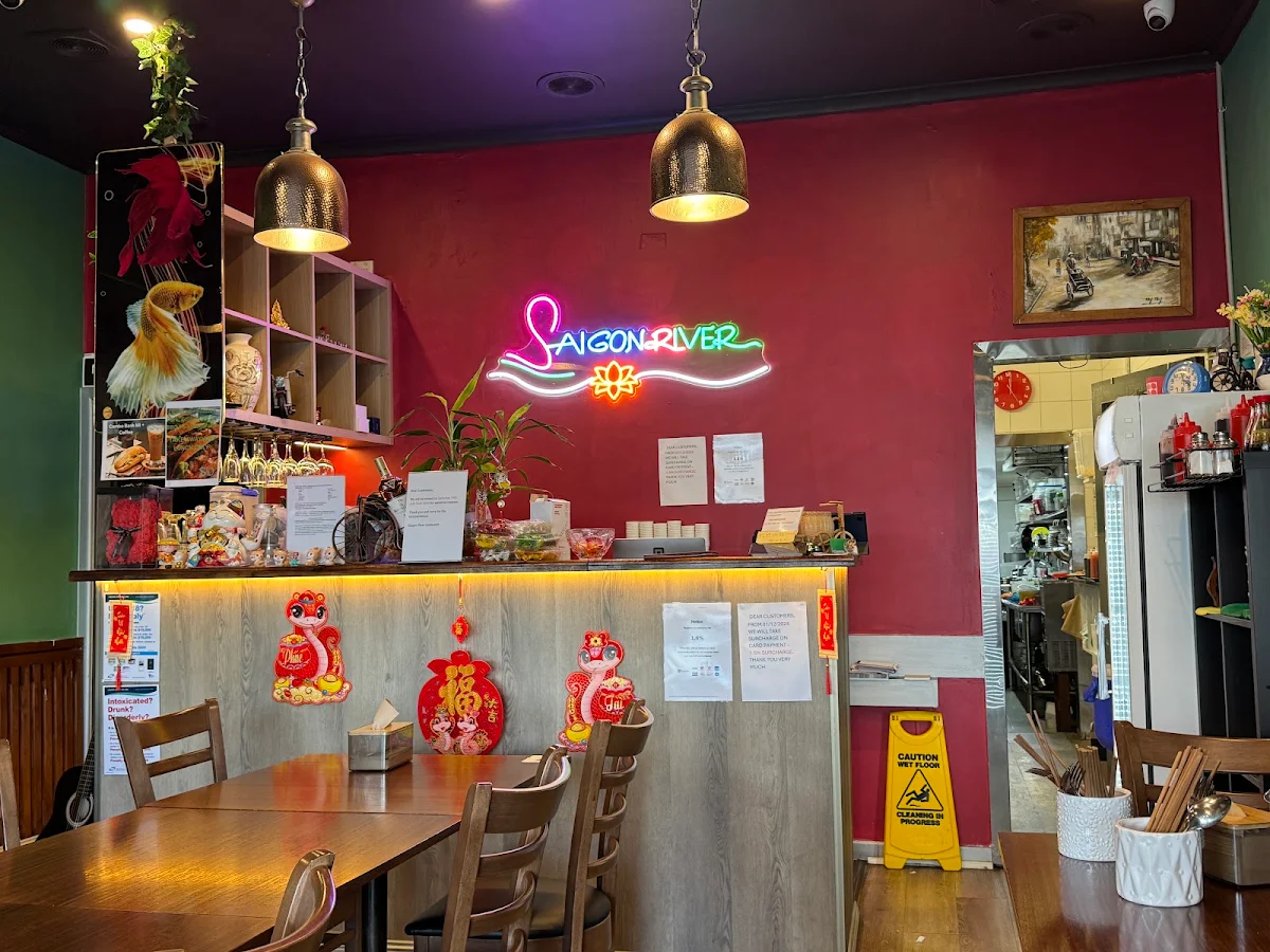 Vibe, Saigon River Restaurant
