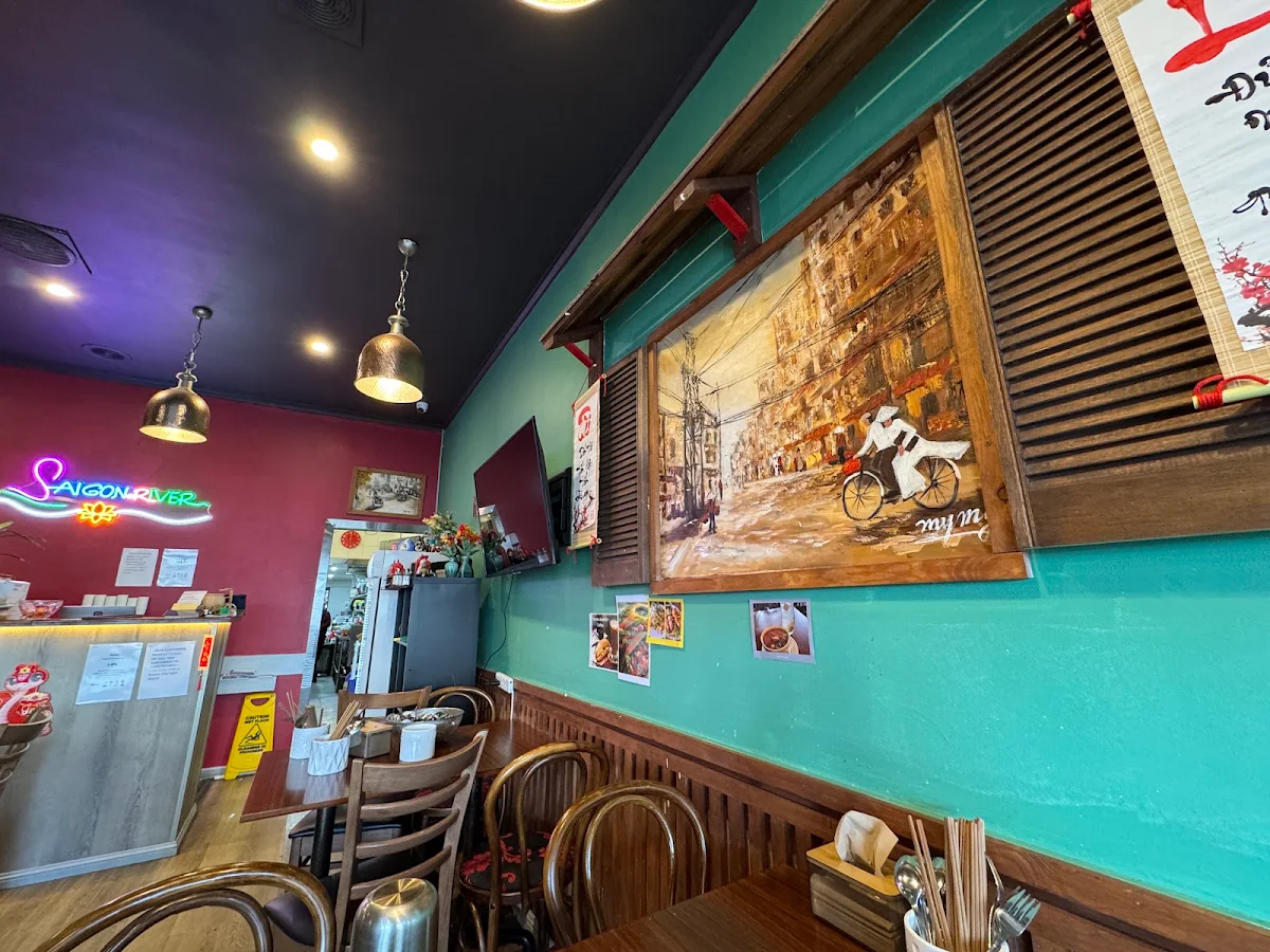 Vibe, Saigon River Restaurant