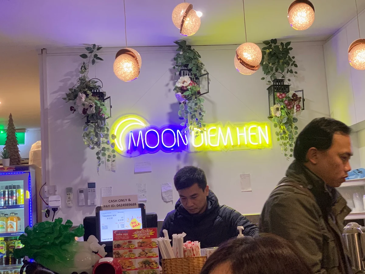 Vibe, Moon Diem Hen