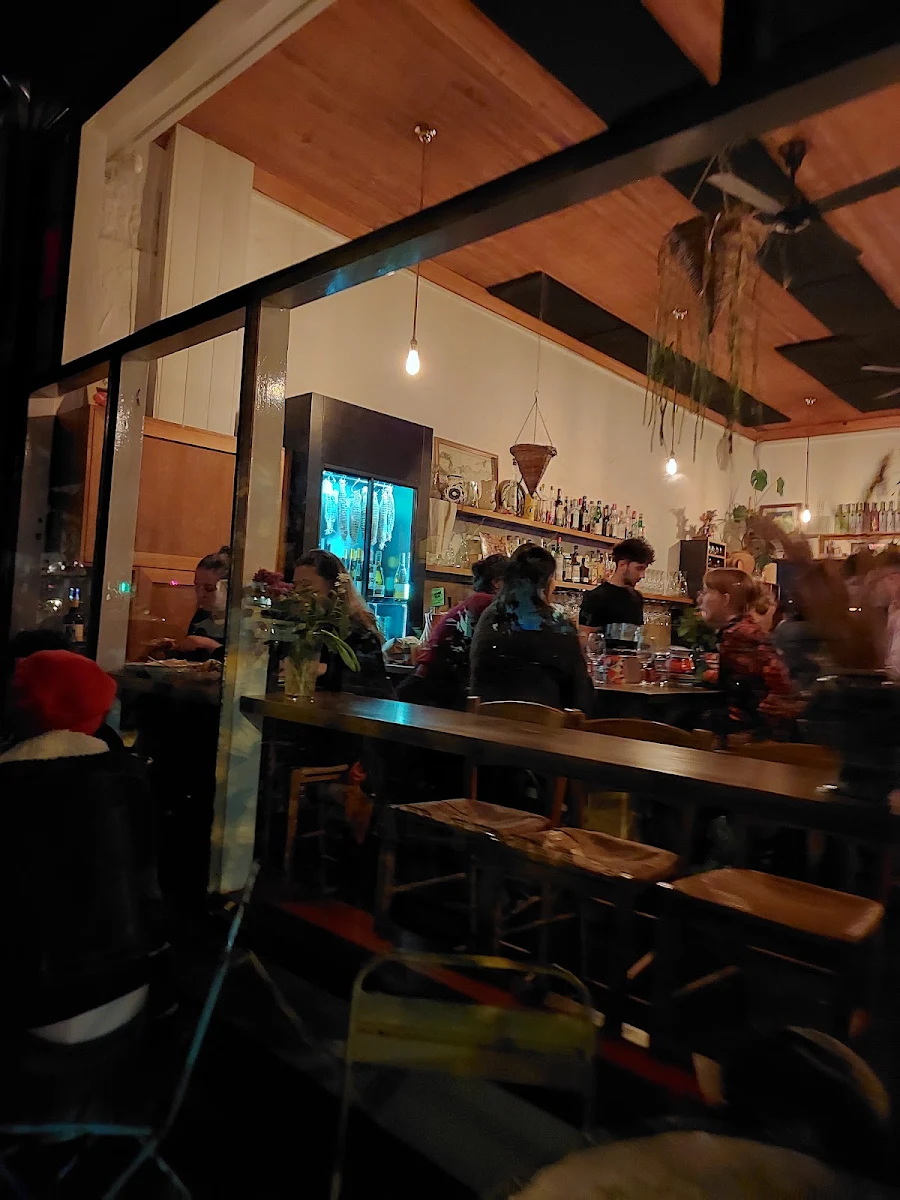 Vibe, Bar Idda