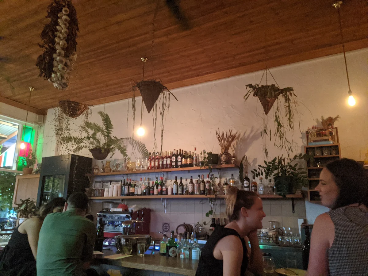 Vibe, Bar Idda