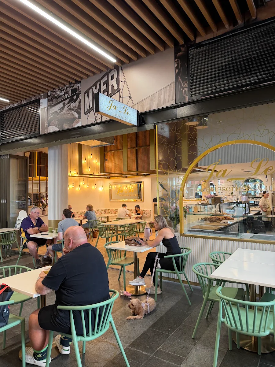 Vibe, Ja_le patisserie and cafe