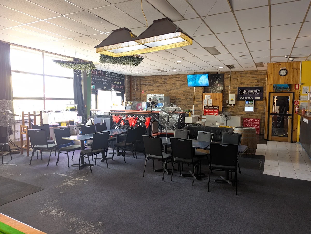 Vibe, Rack-em-up Pool Hall & Bar