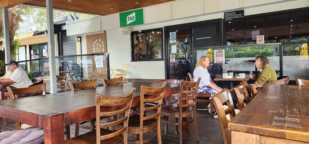 Vibe, Macleay Island Hotel