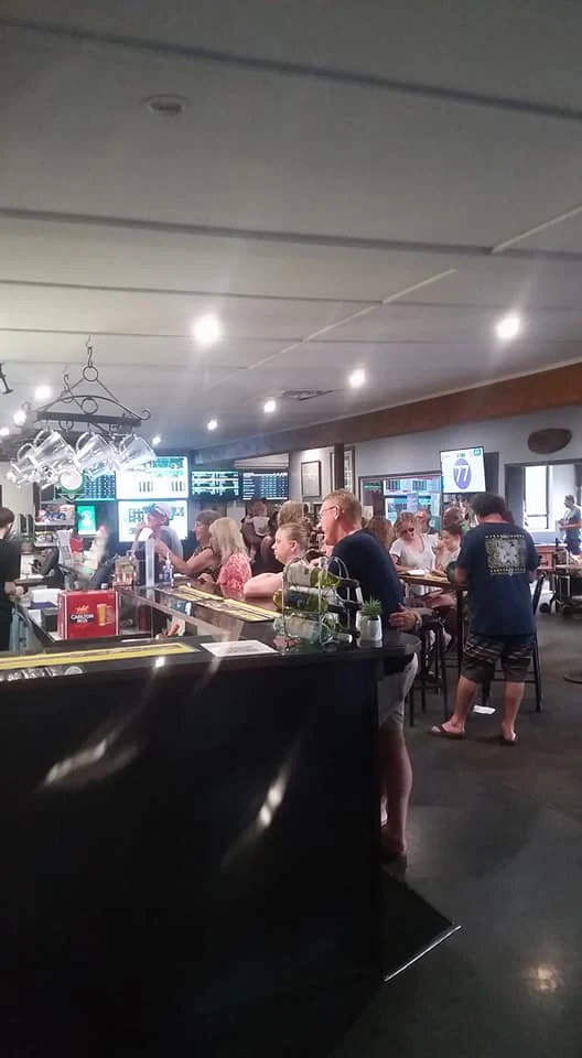 Vibe, Macleay Island Hotel