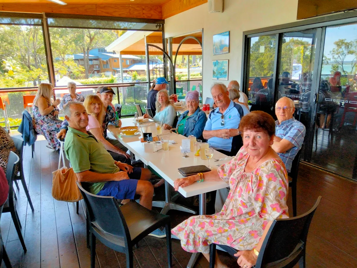 Vibe, Macleay Island Hotel