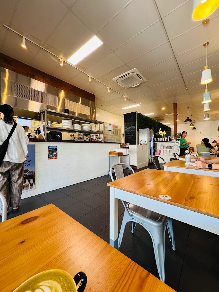 Vibe, SUGOI CAFE