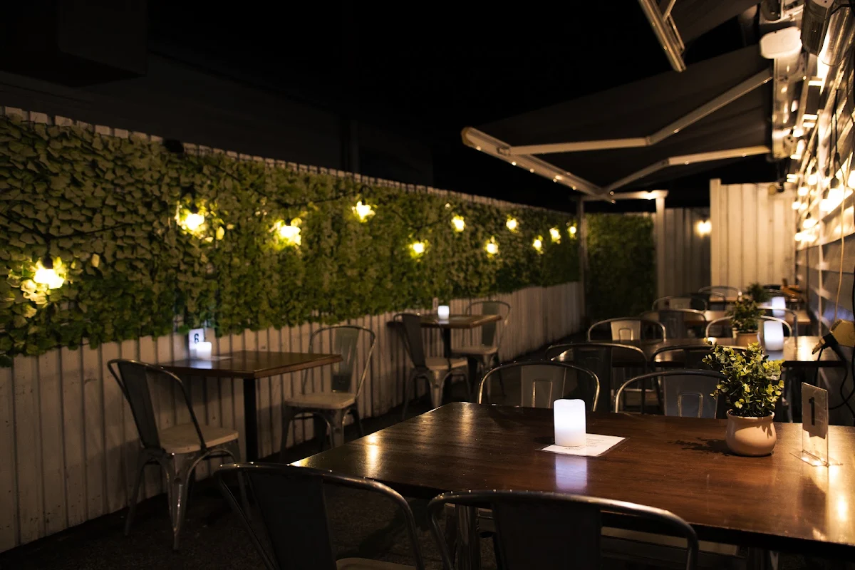 Vibe, Luna Pizza