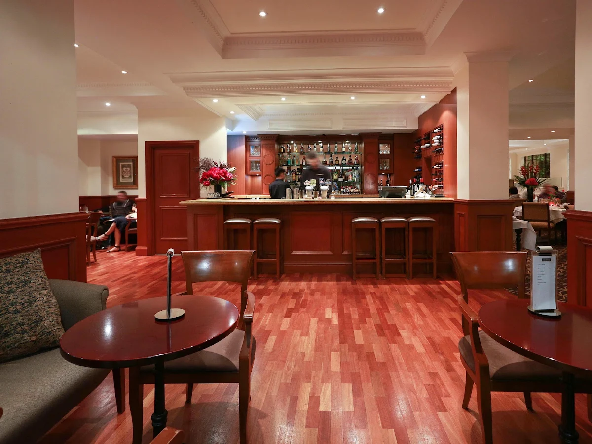 Vibe, Nobles Restaurant