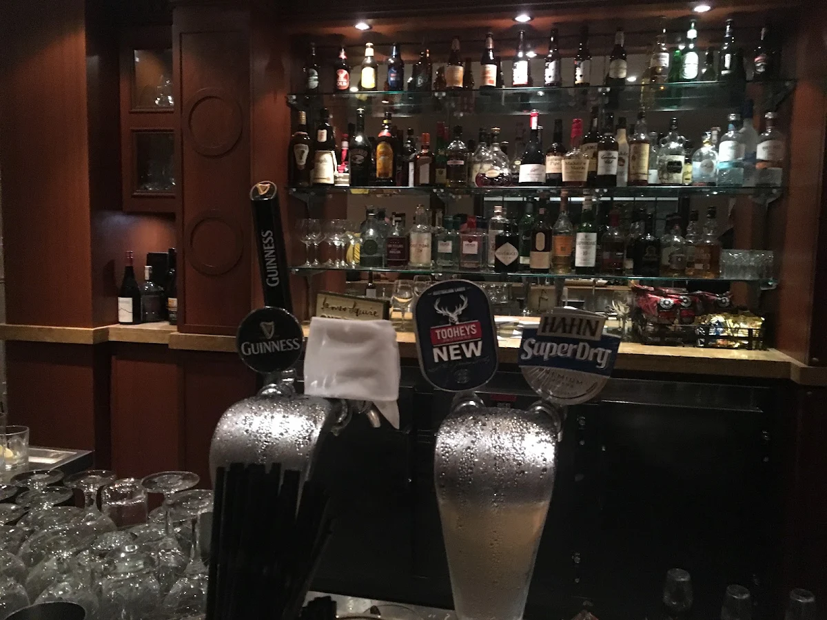 Vibe, Nobles Restaurant
