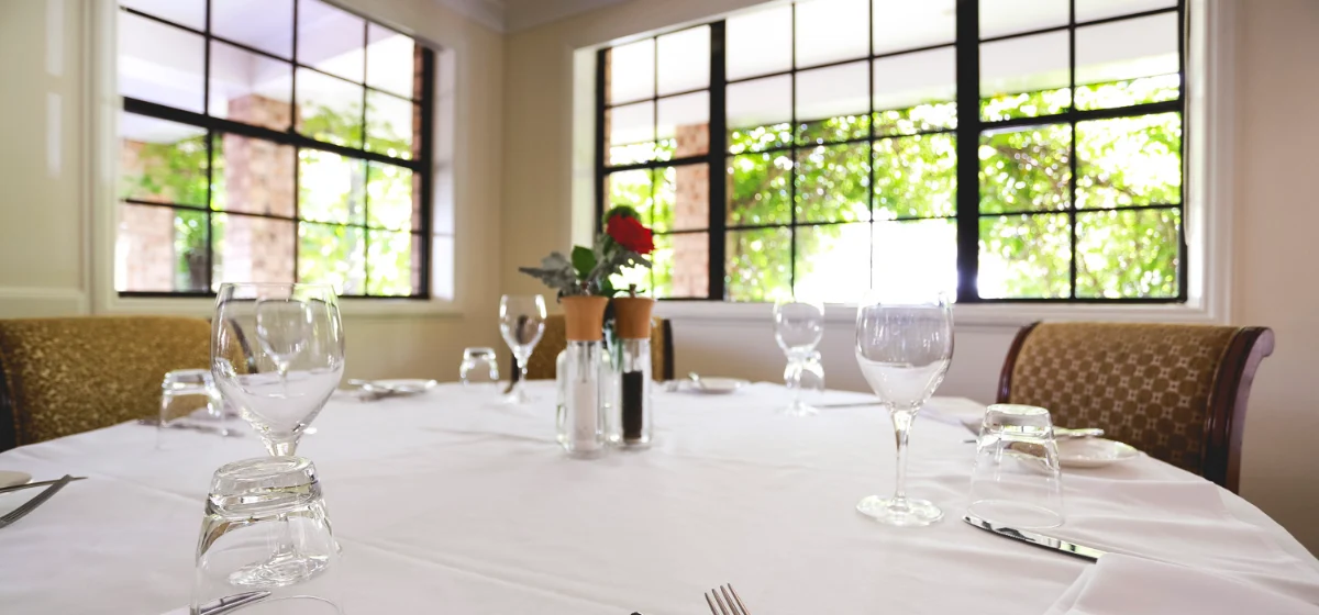 Vibe, Nobles Restaurant