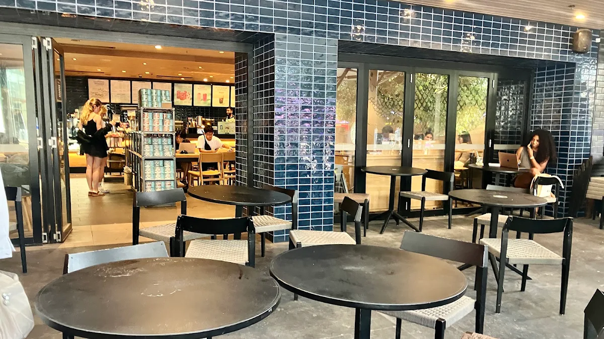 Vibe, Starbucks Cavill Ave