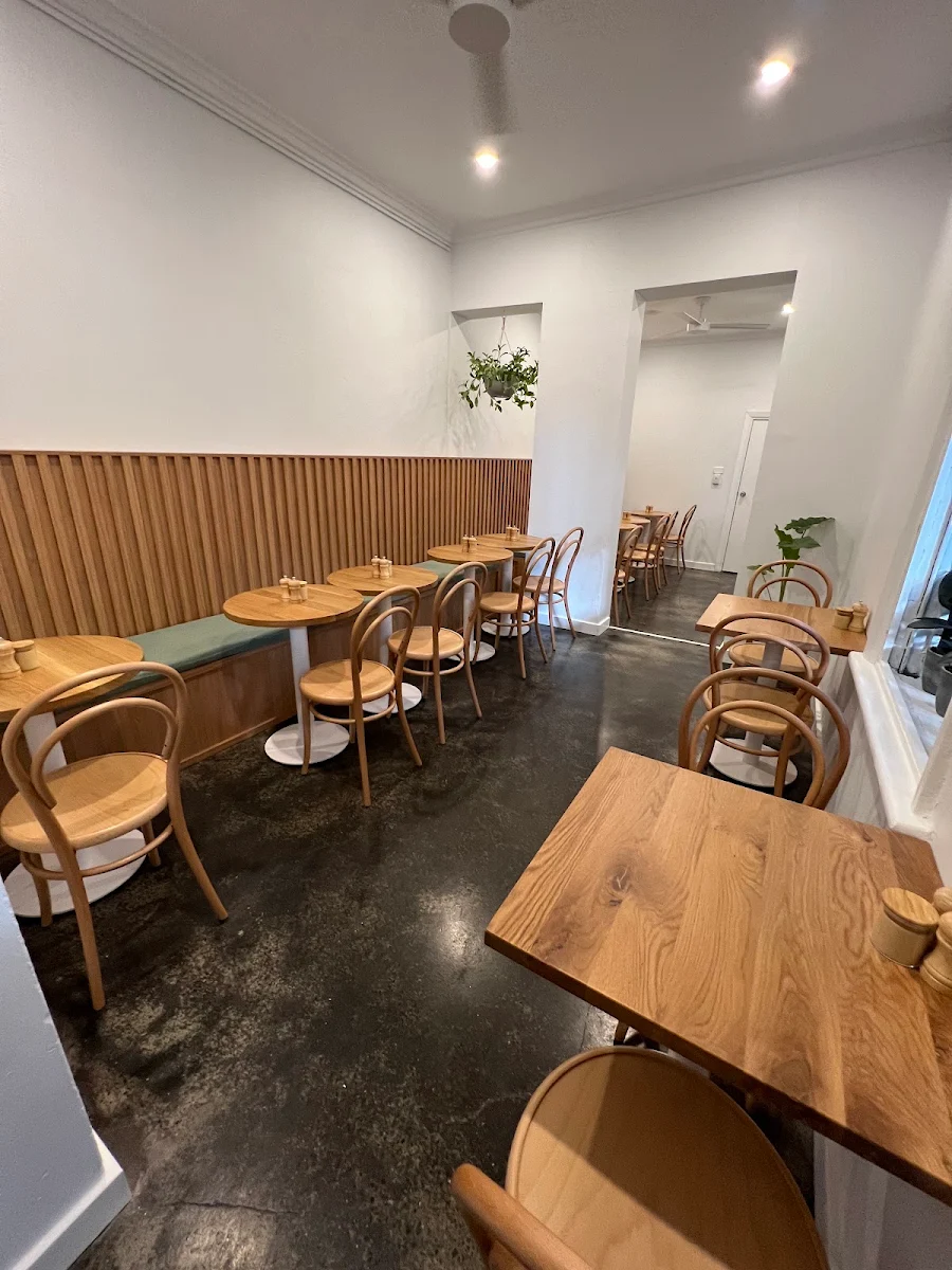 Vibe, Cafe Dougie