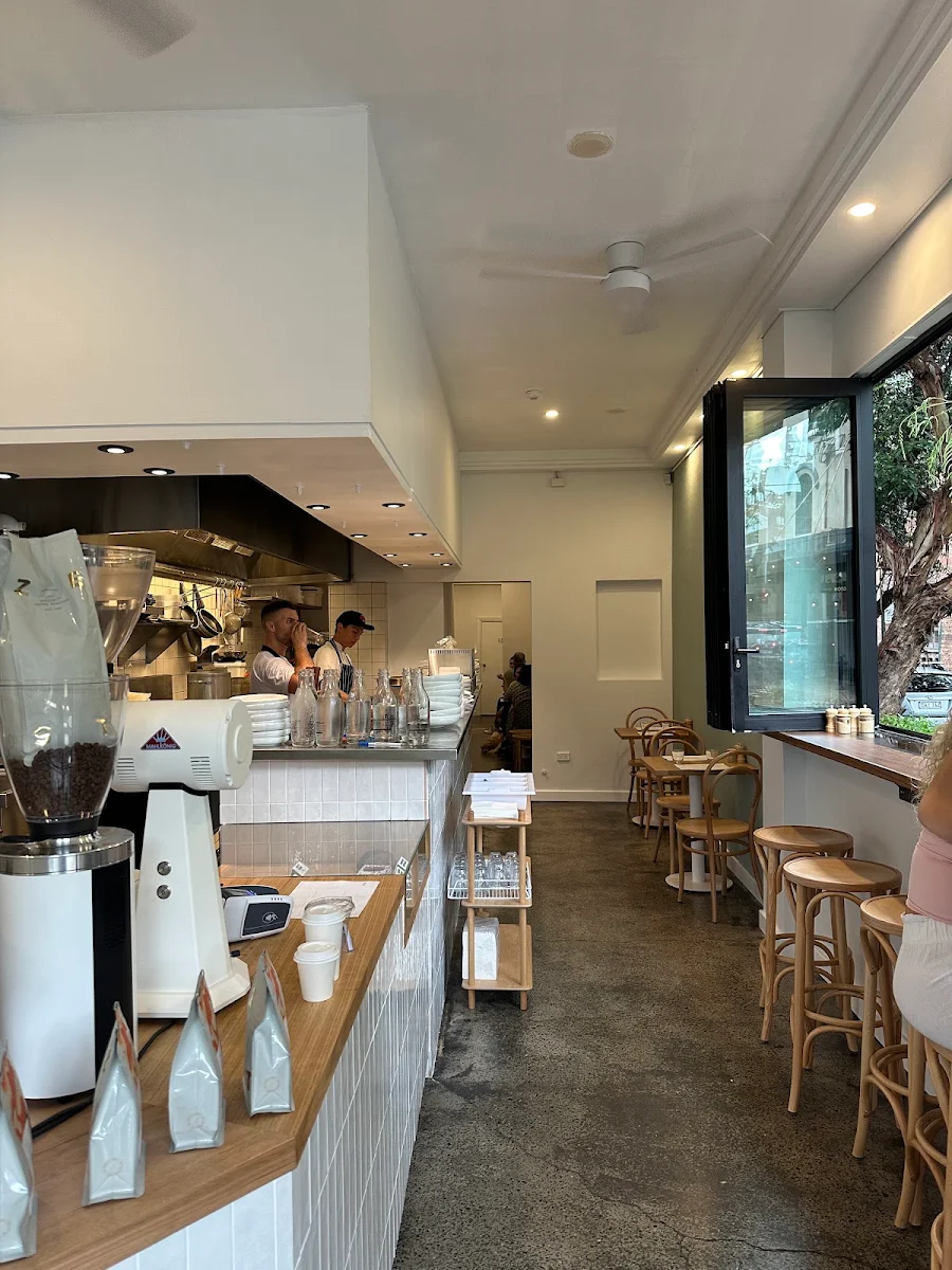 Vibe, Cafe Dougie