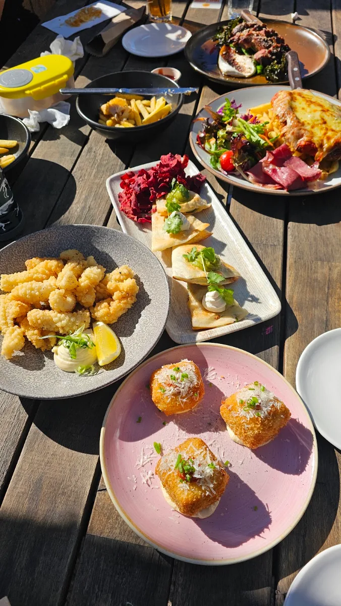 Food & drink, Charlie's Paddock