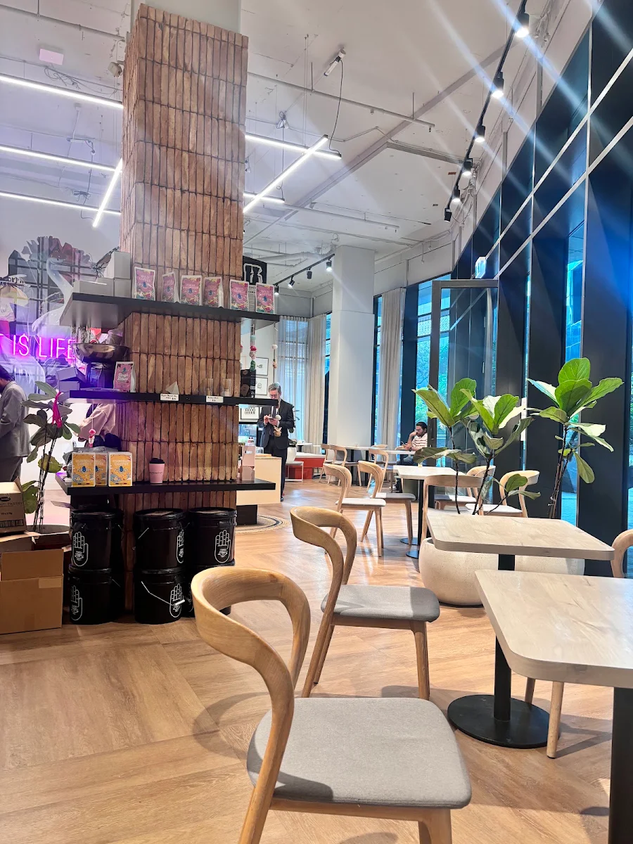 Vibe, Merriment Café