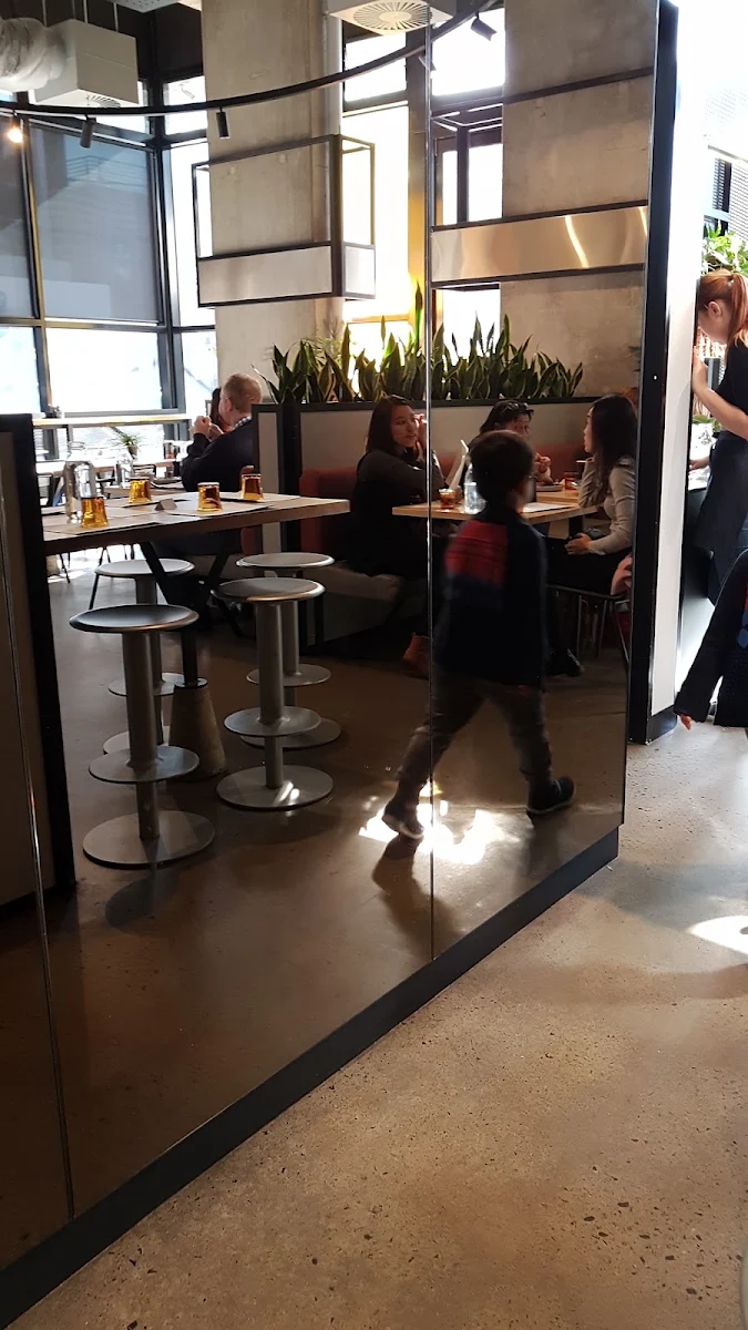 Vibe, Light Years Cafe