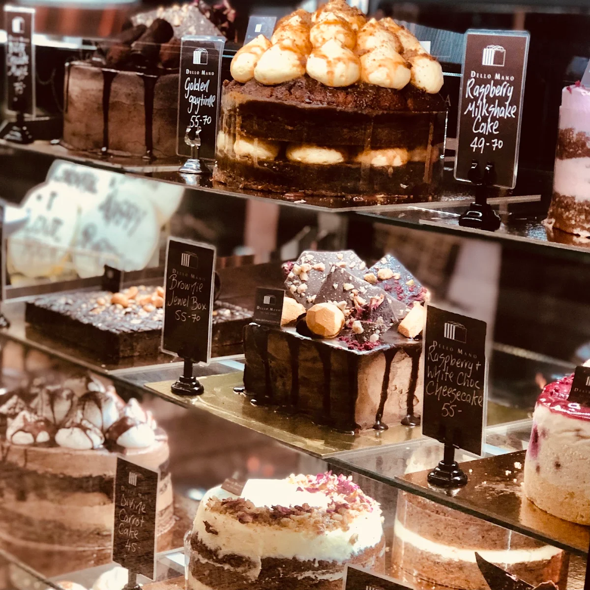 Vibe, Dello Mano Cake & Brownie Boutique