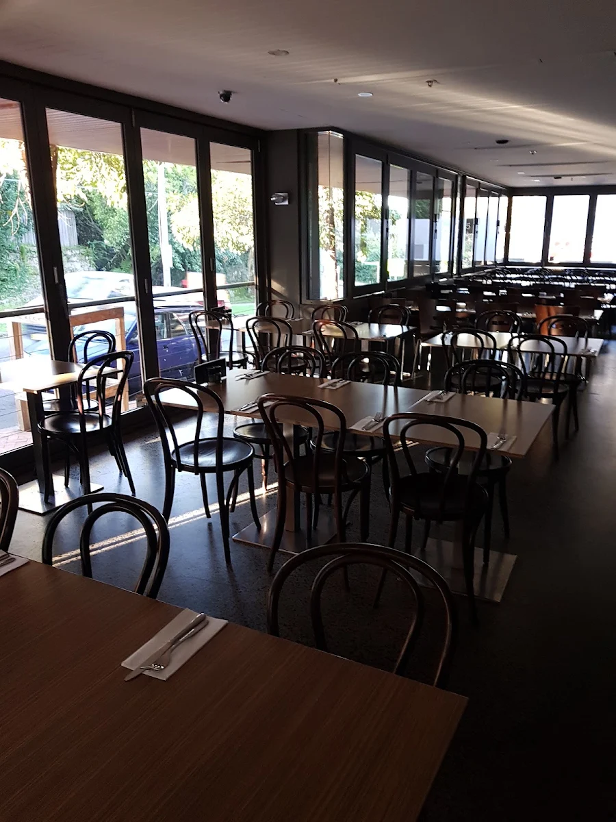 Vibe, Mark's at Oatley