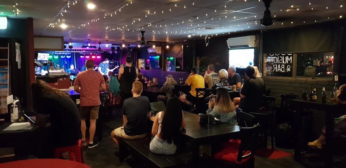 Vibe, Diamond Dogs Music Lounge & Bar