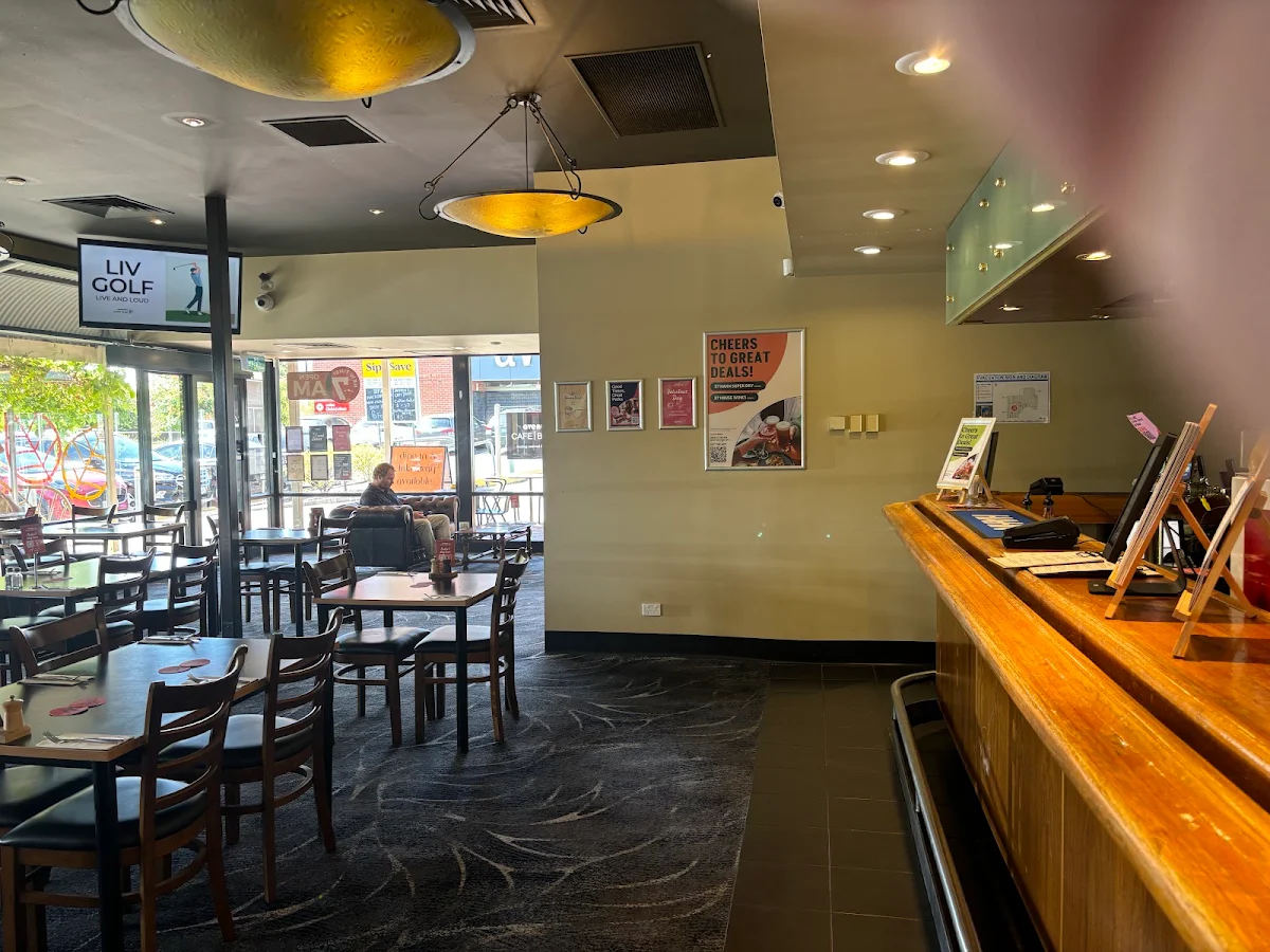Vibe, Avenues Café & Bar