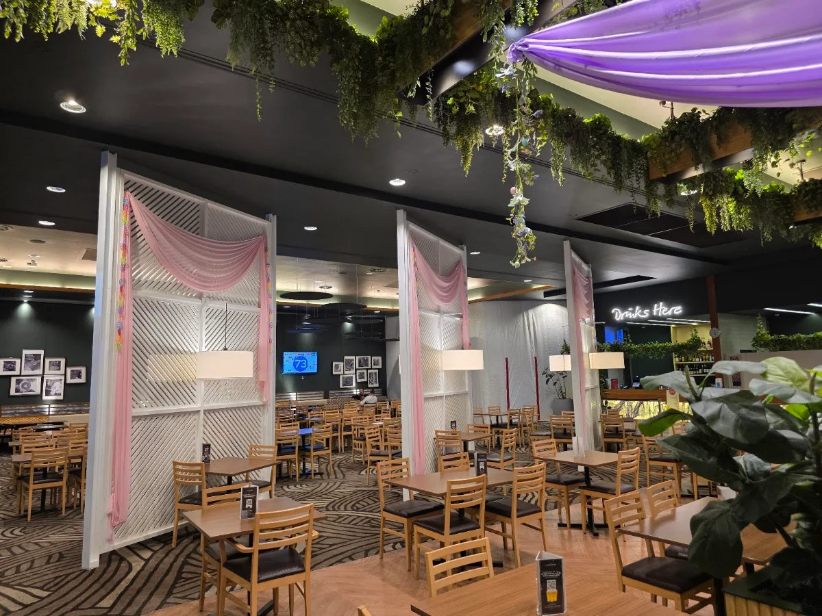 Vibe, Lloyd's Bistro Lidcombe
