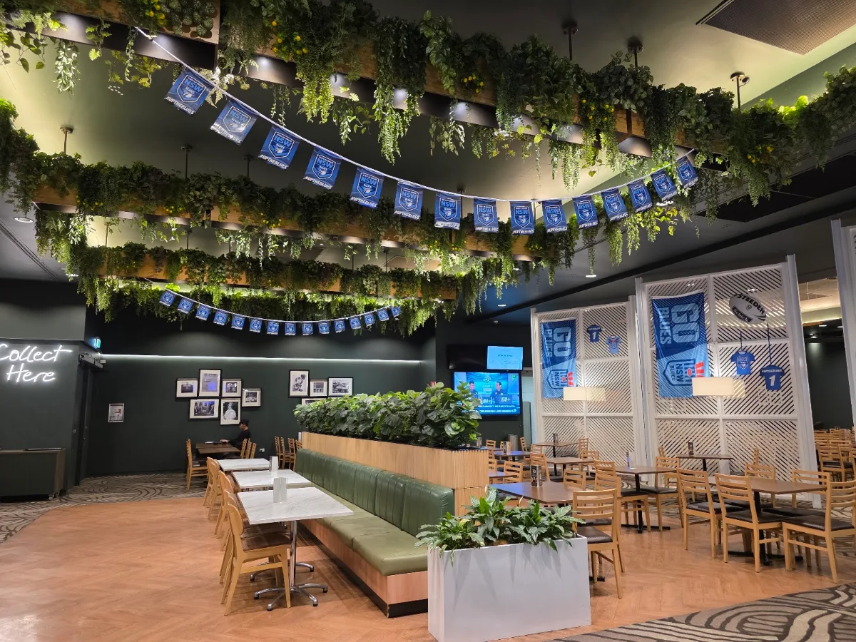 Vibe, Lloyd's Bistro Lidcombe