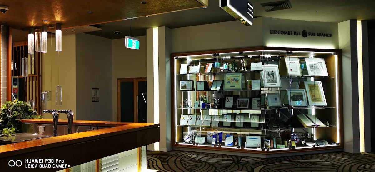 Vibe, Lloyd's Bistro Lidcombe
