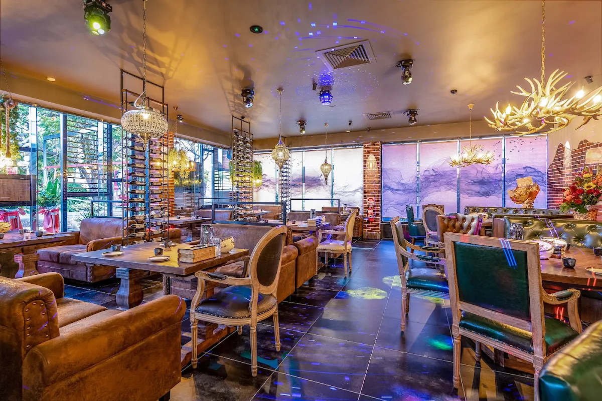 Vibe, MOJO Karaoke Bar