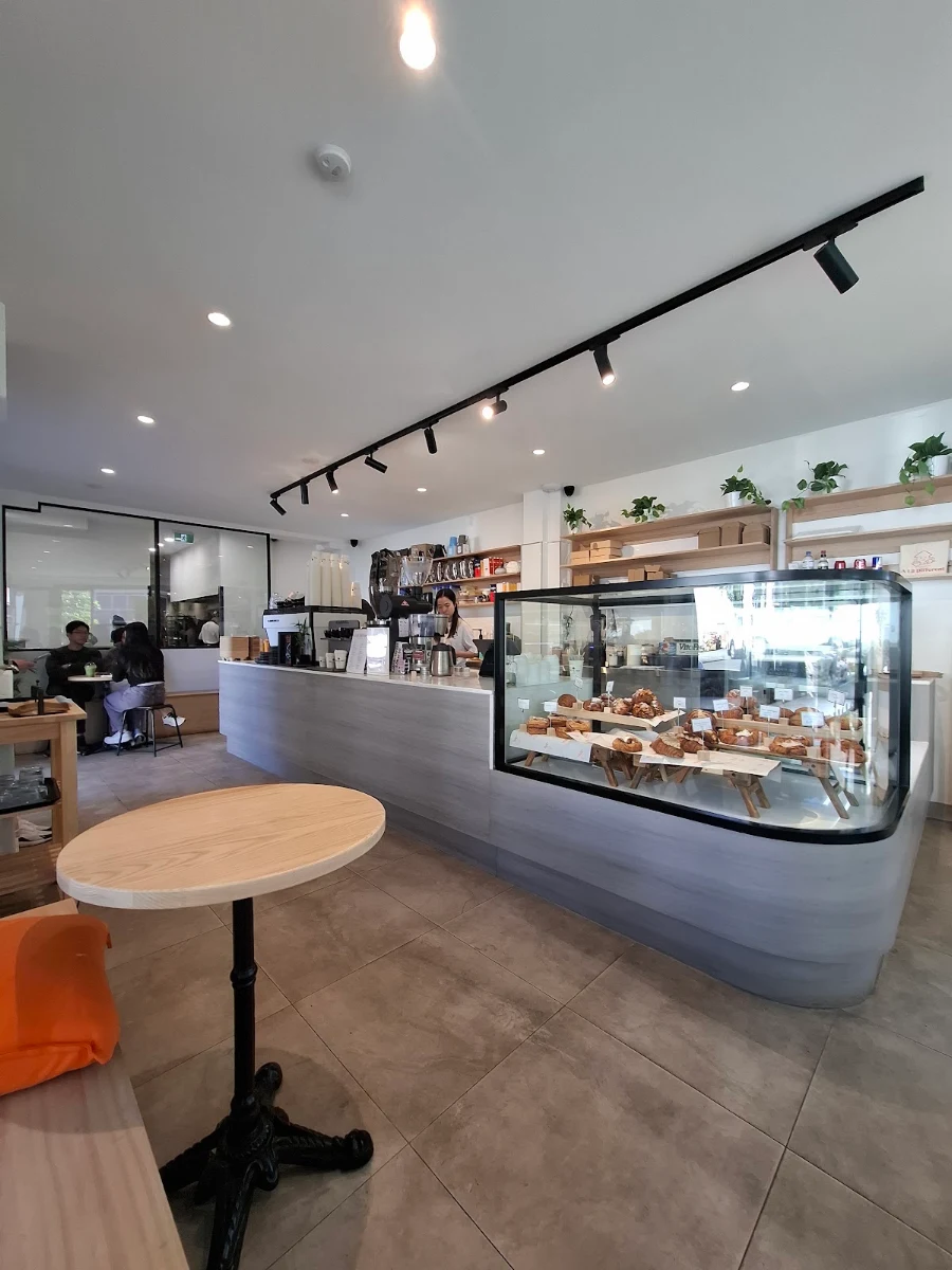 Vibe, The Lil Hut Bakery