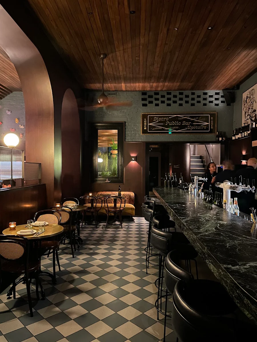 Vibe, Poodle Bar & Bistro