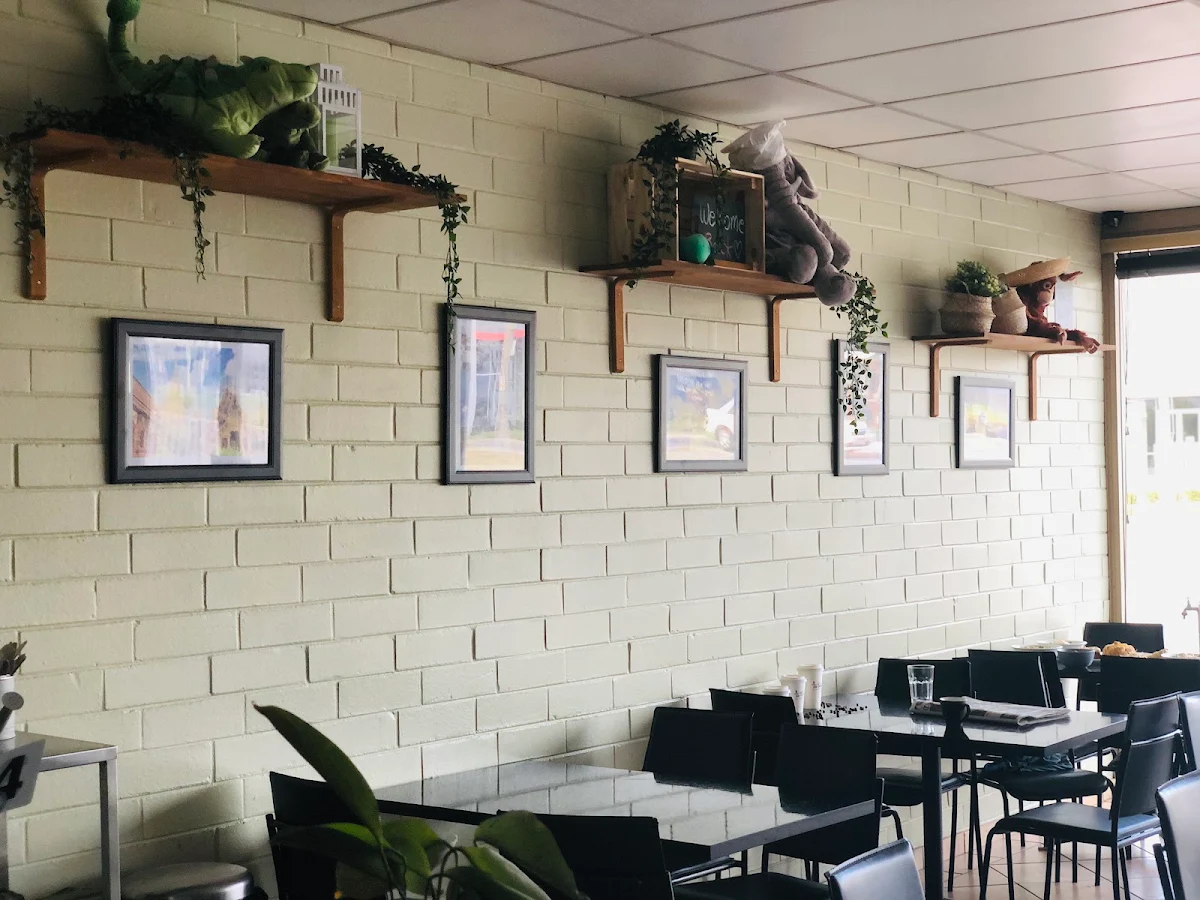 Vibe, Tie Twist Cafe